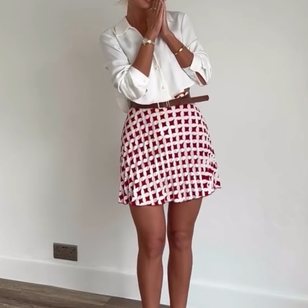 ZARA Red and White geometric print Pleated Skirt SMALL NWT